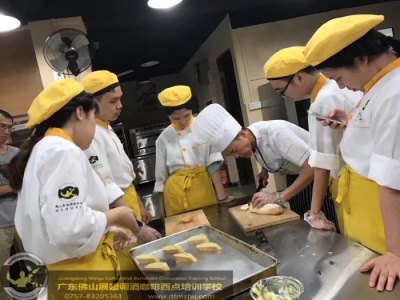 寒冬來(lái)臨，也阻擋不了展翅學(xué)員對(duì)烘焙的熱情！